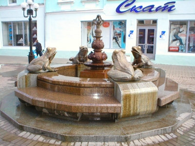 Скульптура Геннадия Башмакова на улице Баумана